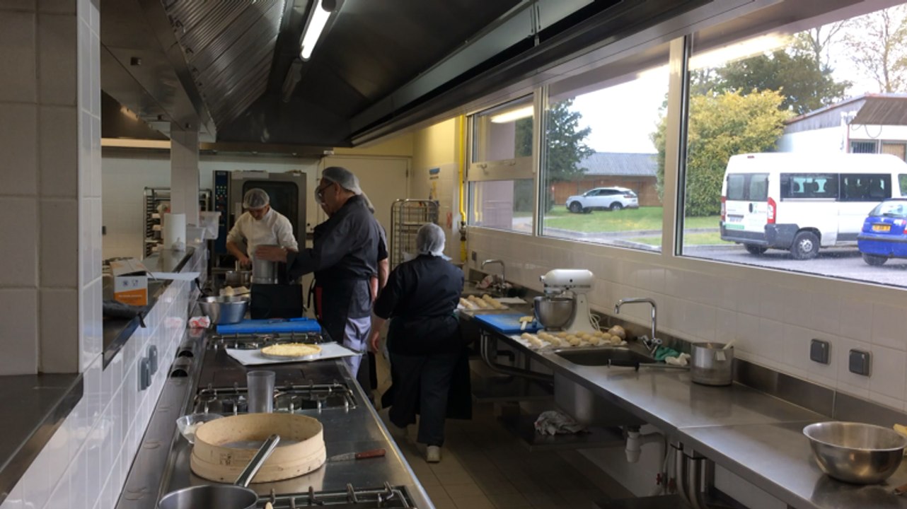 La préparation d'un repas solidaire par les apprentis du MFR