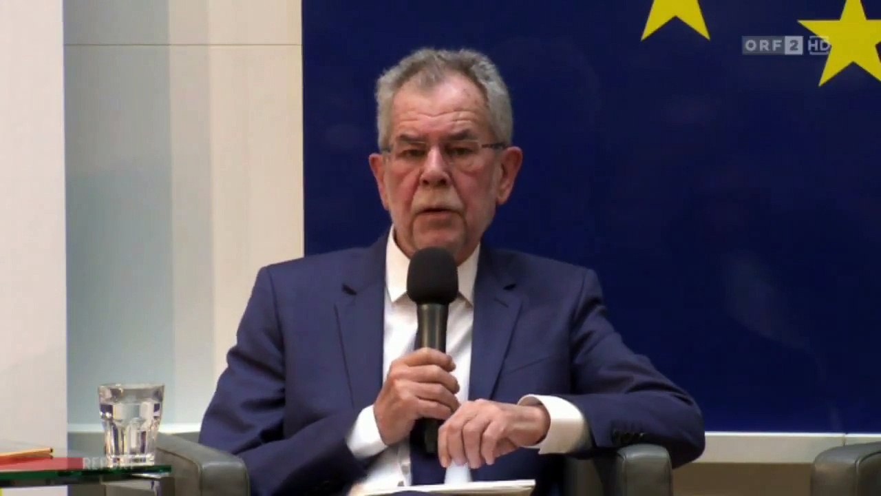 Alexander Van der Bellen - ALLE Frauen bitten, ein Kopftuch zu tragen ..