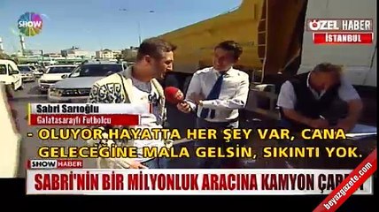 Galatasaraylı Sabri kaza yaptı! Kamyonla çarpıştı...