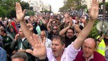 Multitudinaria concentración de taxistas en Madrid contra Uber y Cabify