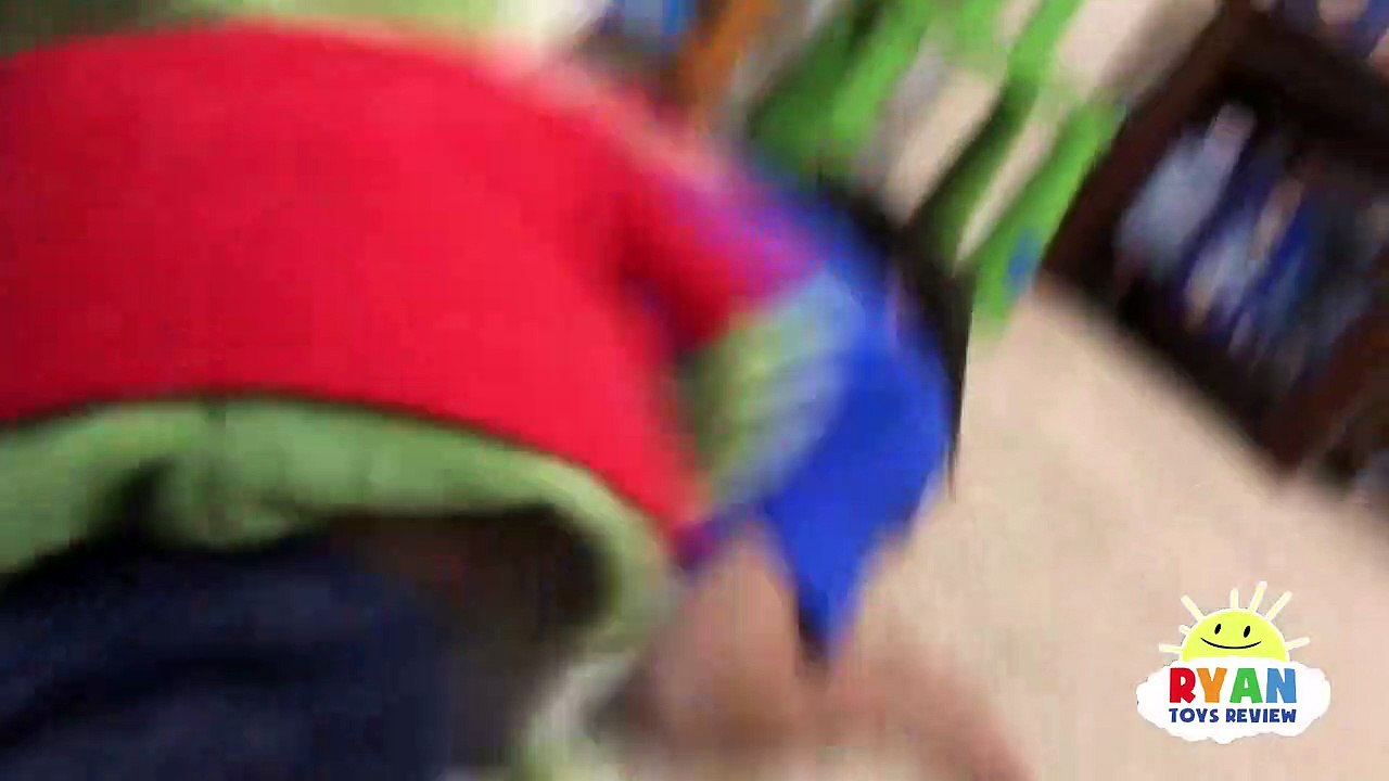 Hide and Seek Playing Chase with Gus The Gummy Gator! Kids playtime Rainbow Gummy Jello egg!-X