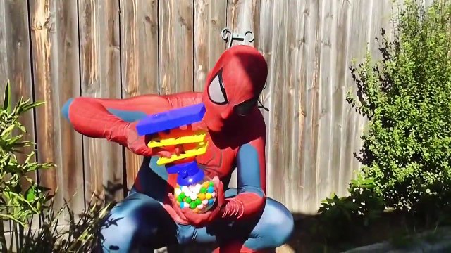 Spidergirl Pranks Spiderman! Bubble Gum Poo Toilet Prank! Bad Baby Joker Spiderbaby Superhero Fun!-LB2lf