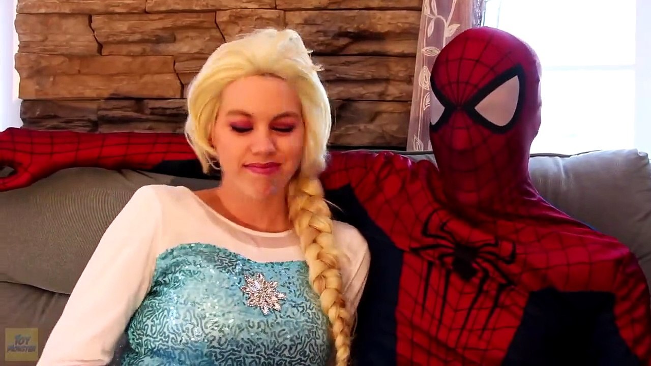 EVIL SANTA KIDNAPS Frozen Elsa & Spiderman! w_ Maleficent Car Pink Spidergirl Anna! Superhero Fun-f
