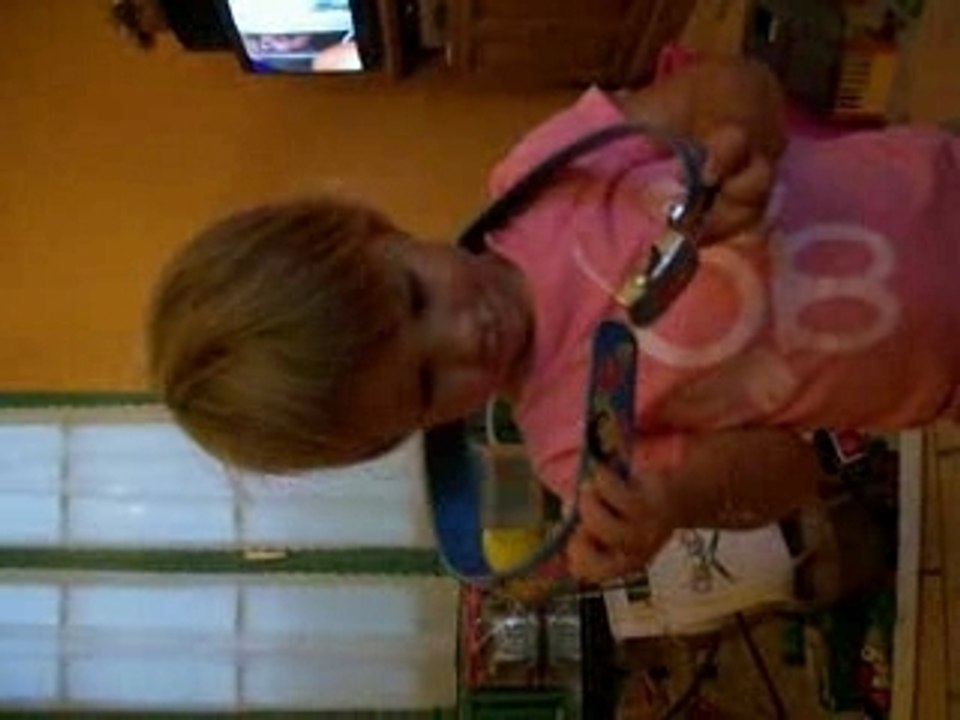 Julie chant Joyeux Anniversaire