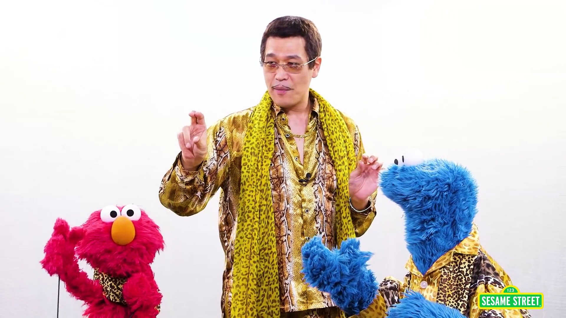 ピコ太郎 セサミストリート Cbcc Cookie Butter Choco Cookie クッキー バター チョコ クッキー フルバージョン ピコ太郎 エルモとクッキーモンスター Video Dailymotion