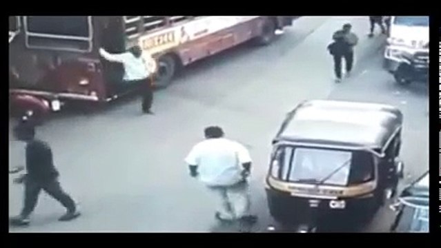 sakinaka bus accident in mumbai best bus-7AMJ2l18R94