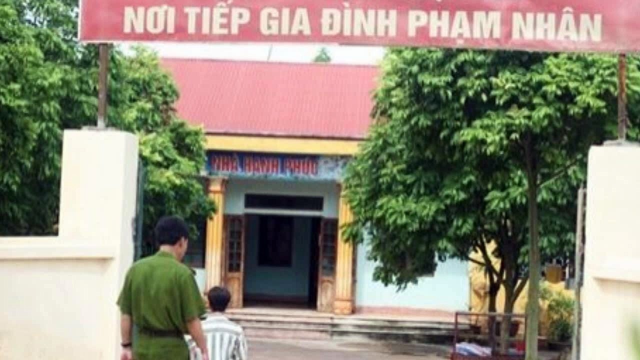 Căn buồng hạnh phúc của phạm nhân nơi ương mầm sống cho những đôi vợ chồng xa cách.