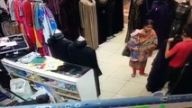 - کراچی کے صائمہ مال میں برقع کی دکان میں بچے کی اس حرکت...‬