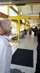 Une dame raciste vigile