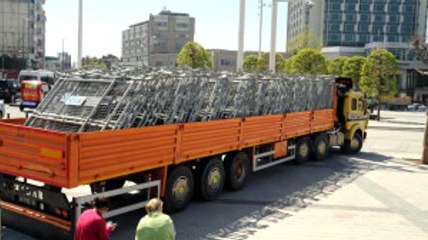 Taksim'de 1 Mayıs İçin Güvenlik Hazırlıkları Başladı! Kamyon Kamyon Demir Bariyer Geliyor
