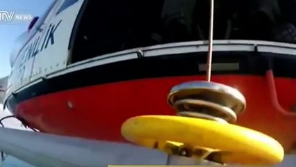 Pamje ekskluzive nga shpetimi i një refugjati në deti