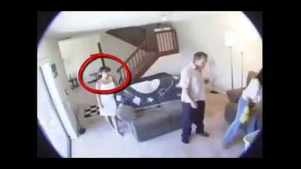 Marito nasconde video camera e registra la moglie con l'amante