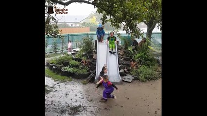 Öğretmenleri Yağmur Bastırınca Bakın Ne Yaptı