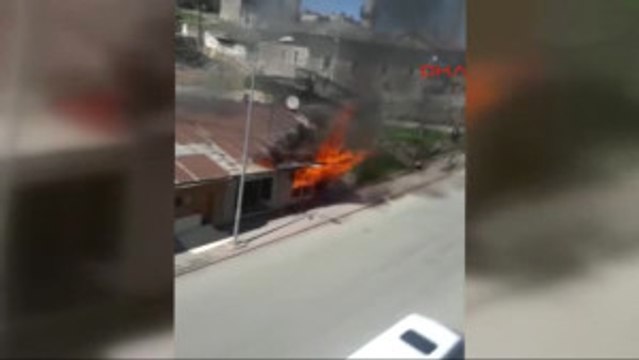 Sivas Oturduğu Binayı Yakarak Intihara Kalkıştı
