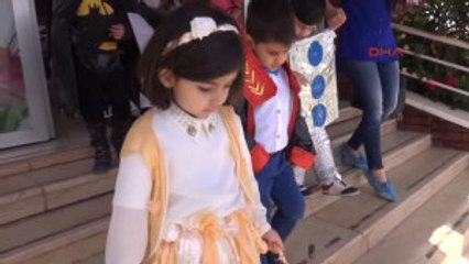 Şanlıurfa'da Öğrencilerden Geri Dönüşüm Defilesi