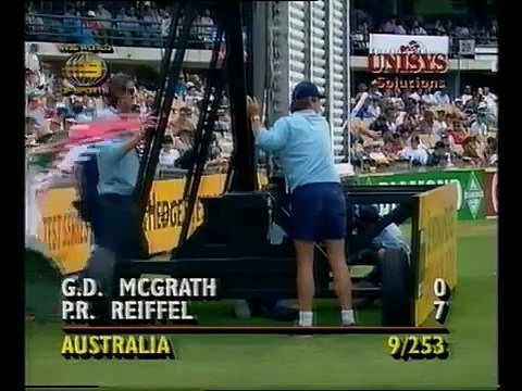 WASIM AKRAM vs GLENN McGRATH 1995 lethal spell of bowling from the swing king