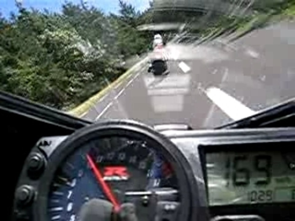 1ere partie SKIP camera embarquee sur 600 GSXR