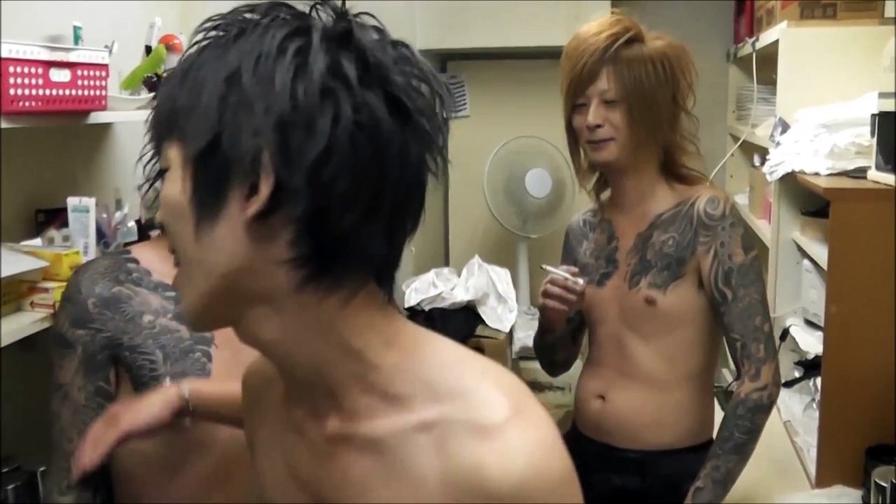 吐いたホスト→酔っ払いの入れ墨ヤンキー,名古屋 ホストクラブ,host club,hostess japan Night club