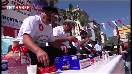 3 dakikada 308 gram acı biber