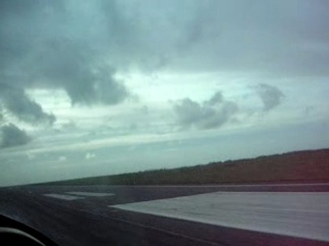 Attérrissage vent plein travers Brest (LFRB) en DR400