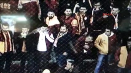 Derbide Volkan Demirel'e Cep Telefonu Atma Anı Kamerda