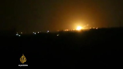 Télécharger la video: Syria accuses Israel of bombing military site near Damascus