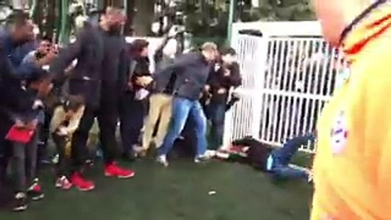 Quand Macron devient footballeur