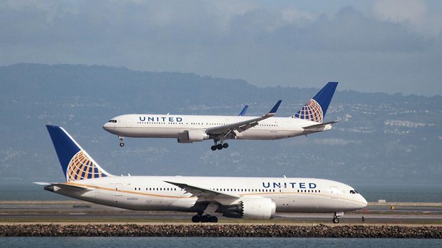 United Airlines узгодила компенсацію пасажирові, якого примусово витягли з літака