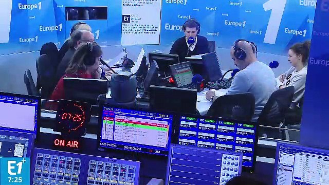 Le policier à Bernard Cazeneuve : Cazeneuve, Bernard. Bernard, comme le prénom ?