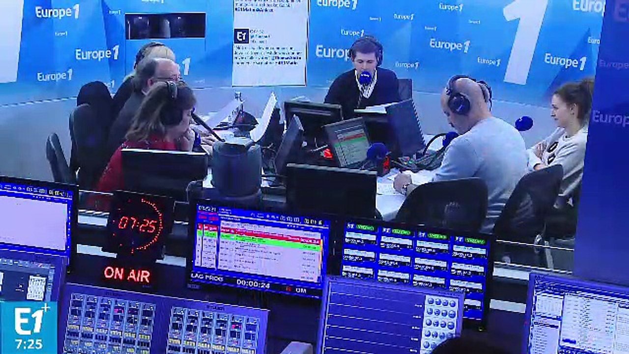 Le policier à Bernard Cazeneuve : "Cazeneuve, Bernard. Bernard, comme le prénom ?"