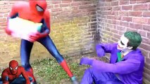 Amazing Superheroes Pranks Fun Prin.   FROZEN ELSA and Spiderman WATER BALLOONS!
