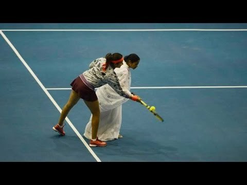 Sania Mirza taught Mamta Banerjee Tennis during exhibition match