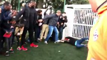 Emmanuel Macron joue au foot à Sarcelles