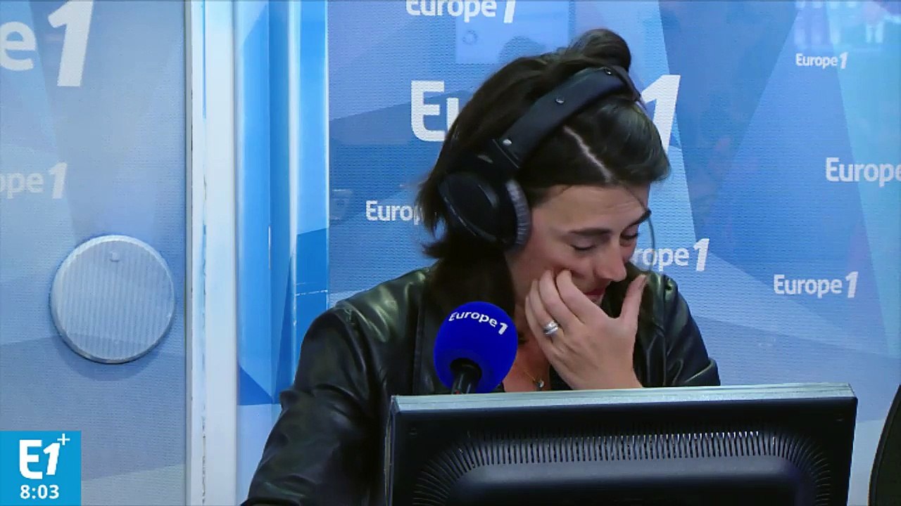 Bataille de tractage entre les militants d'Emmanuel Macron et de Marine Le Pen