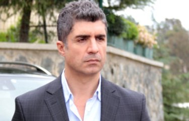 Özcan Deniz, Galata'da Sokak Müzisyenleri ile Şarkı Söyledi