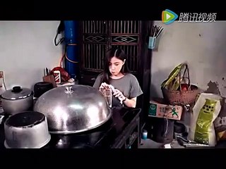 雨太大了，女孩找不到旅馆；直接问男孩能否借住一晚