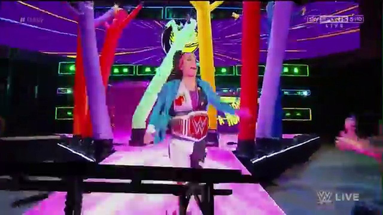 WWE RAW 02-27-17 Bayley & Sasha Banks vs Charlotte & Nia Jax