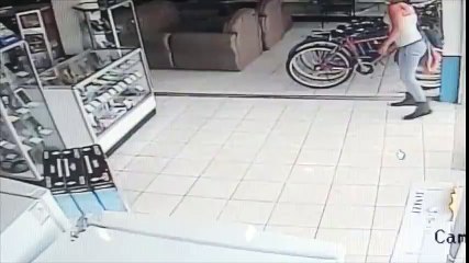 Sta sve krije zenska suknja :P :D