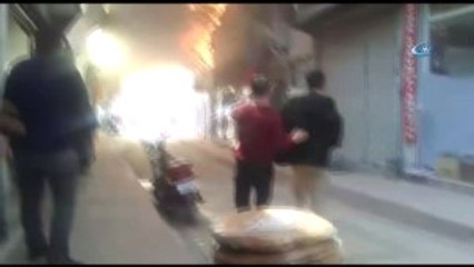 Çarşıda Çıkan Tente Yangını Büyük Paniğe Neden Oldu