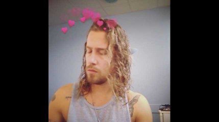 Julien Doré : son playback délirant sur Laura Pausini fait le buzz sur Instagram (photo)