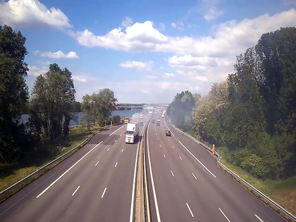 Drôme - Véhicule en feu sur l'A7: bouchon en direction du Sud