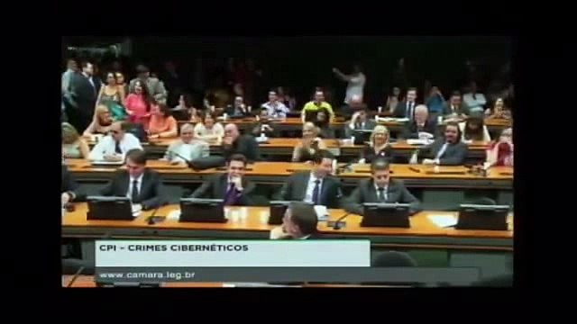 Eduardo Bolsonaro coloca Jean Wyllys no seu lugar