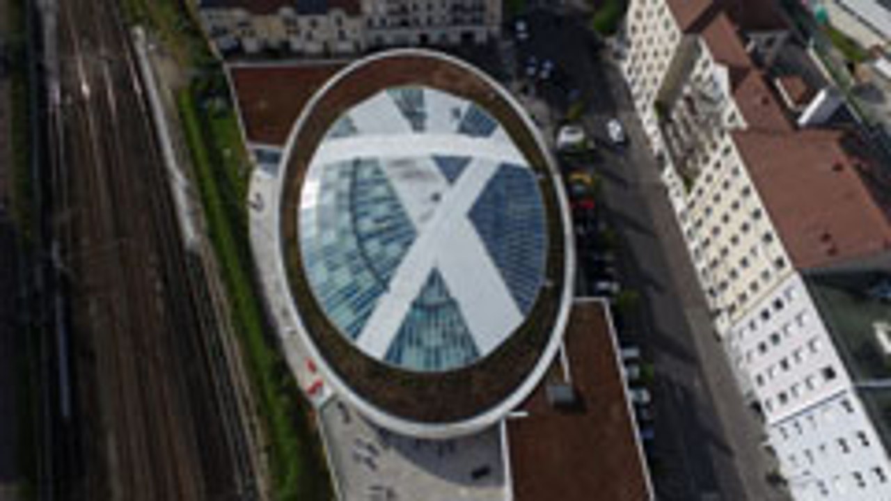 Le centre aquatique de Vincennes, le Dôme vue du ciel sur VincennesTV.fr avec FL Production.