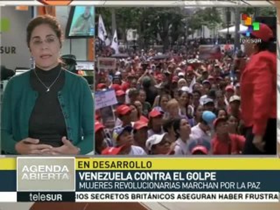 Venezolanas revolucionarias marchan por la paz