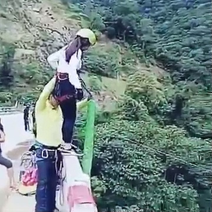 Son saut à l'élastique passe tout près du drame