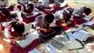 Dans cette ecole indienne les élèves apprennent à écrire des deux mains