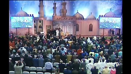 En visite en Egypte, le pape François appelle à "prévenir les conflits et édifier la paix"