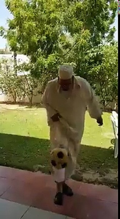 لاعب كرة قدم في فريق للهواة الشيخ القزابري