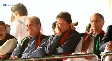 Imran Khan Enjoying Go Nawaz Go in Islamabad Jalsa 28.04.2017