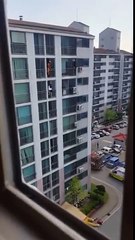 Tel un ninja, ce pompier sauve une fille suicidaire !